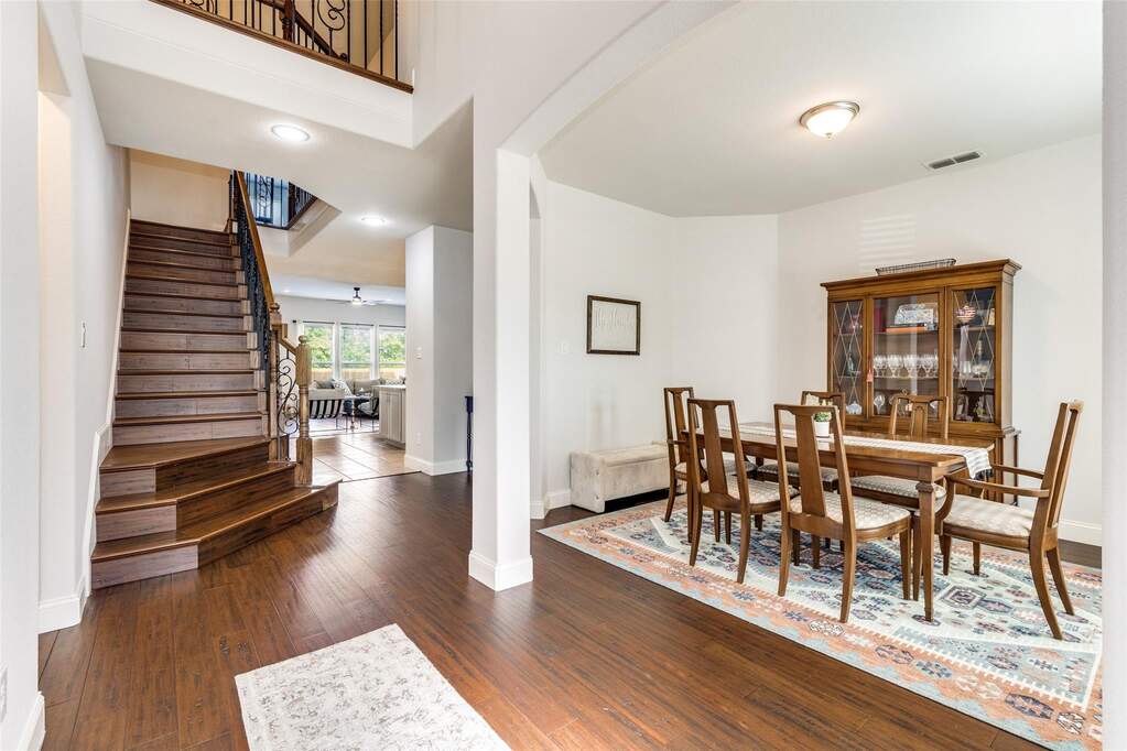 5 Bedroom Single Family Home/House's Image 6