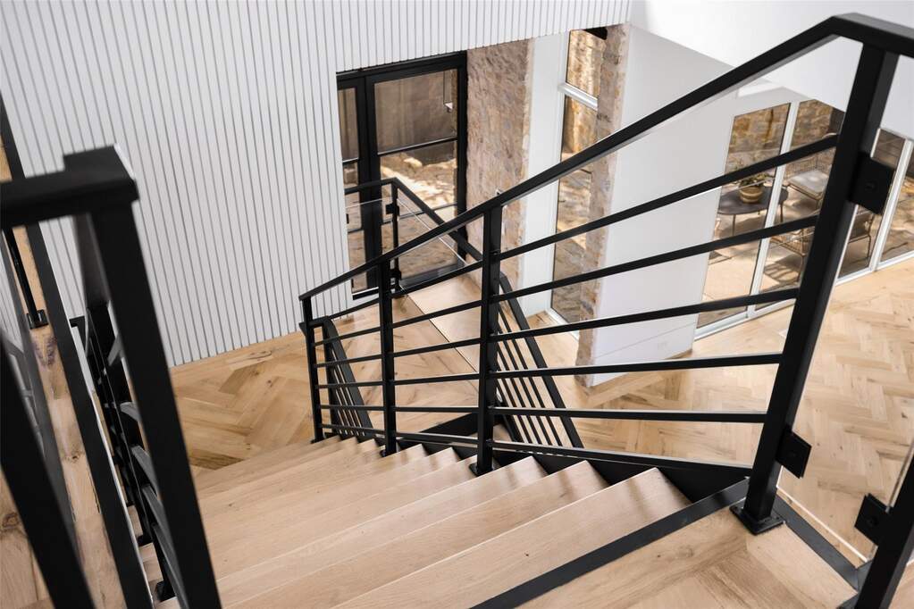 5 Bedroom Single Family Home/House's Image 11