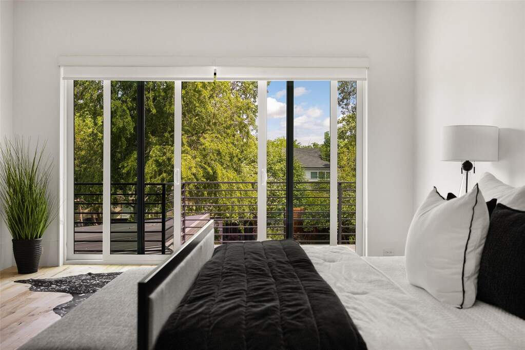 5 Bedroom Single Family Home/House's Image 14