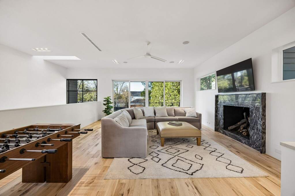5 Bedroom Single Family Home/House's Image 24