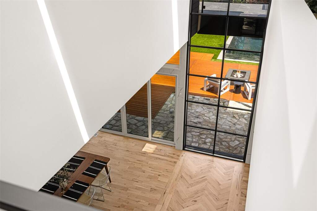 5 Bedroom Single Family Home/House's Image 26