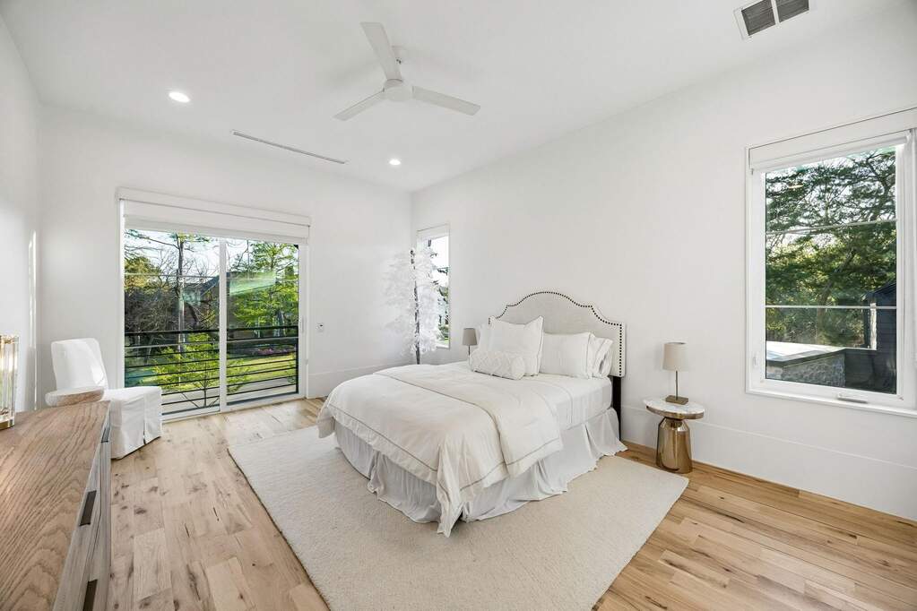 5 Bedroom Single Family Home/House's Image 27