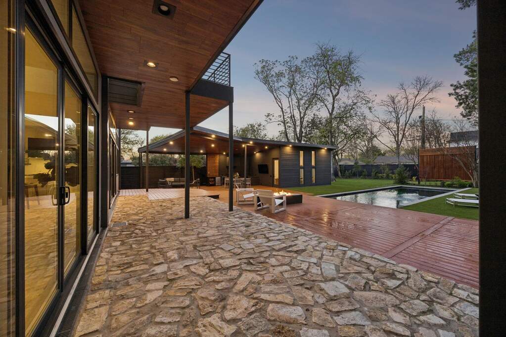 5 Bedroom Single Family Home/House's Image 31