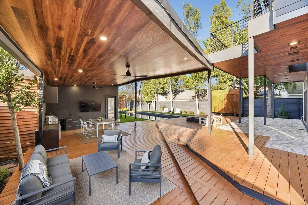 5 Bedroom Single Family Home/House's Image 32