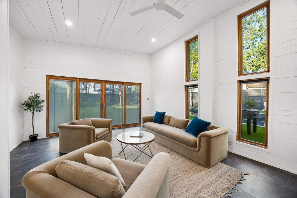 5 Bedroom Single Family Home/House's Image 33