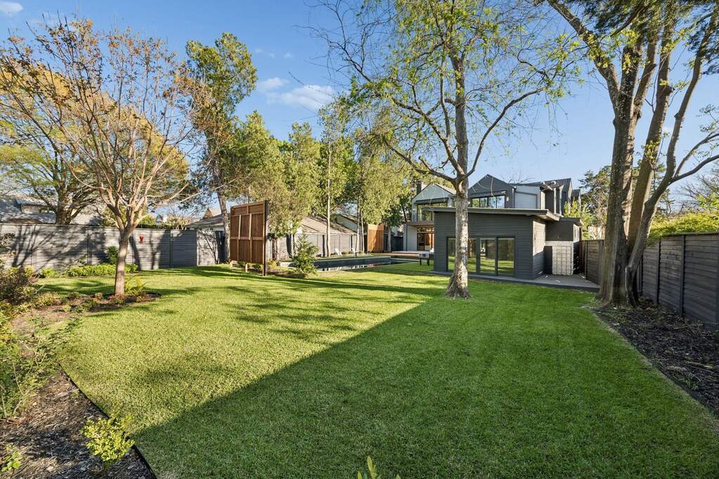 5 Bedroom Single Family Home/House's Image 35