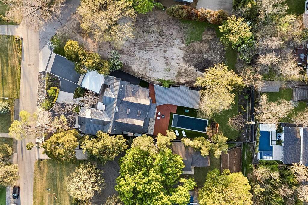 5 Bedroom Single Family Home/House's Image 36