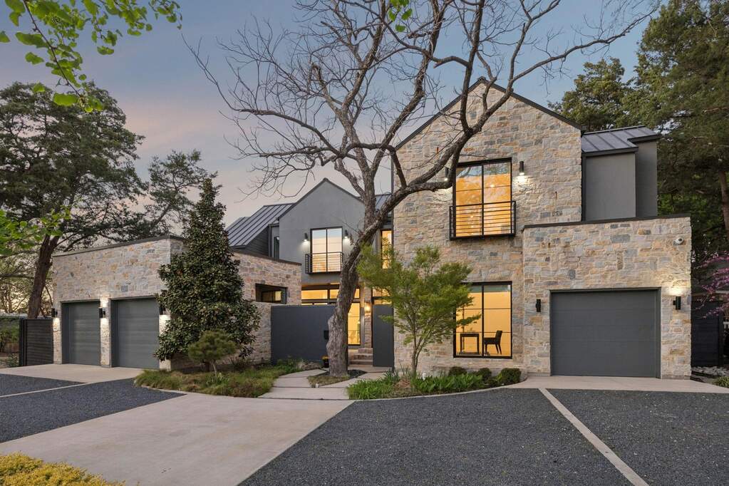 5 Bedroom Single Family Home/House's Image 37