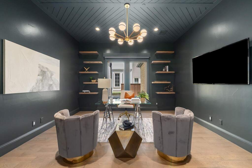 6 Bedroom Single Family Home/House's Image 10