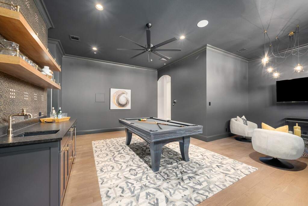 6 Bedroom Single Family Home/House's Image 18