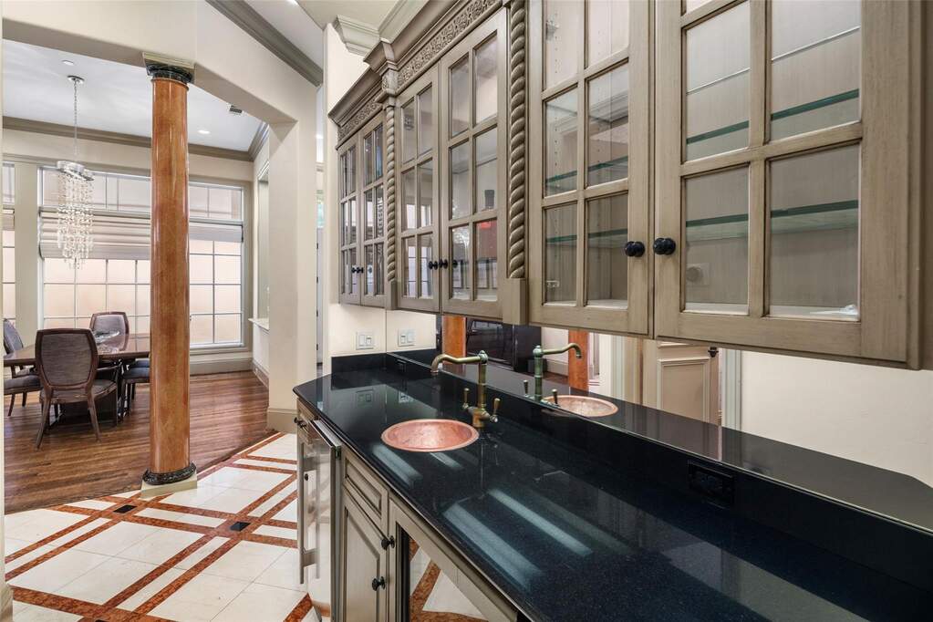 4 Bedroom Villa/Townhouse's Image 8