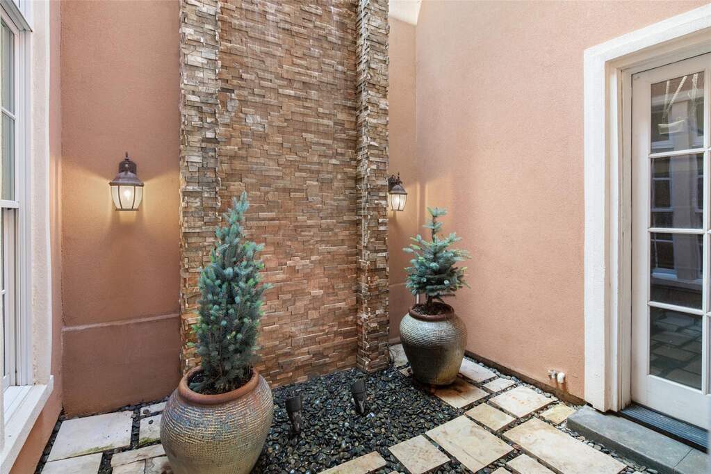 4 Bedroom Villa/Townhouse's Image 17