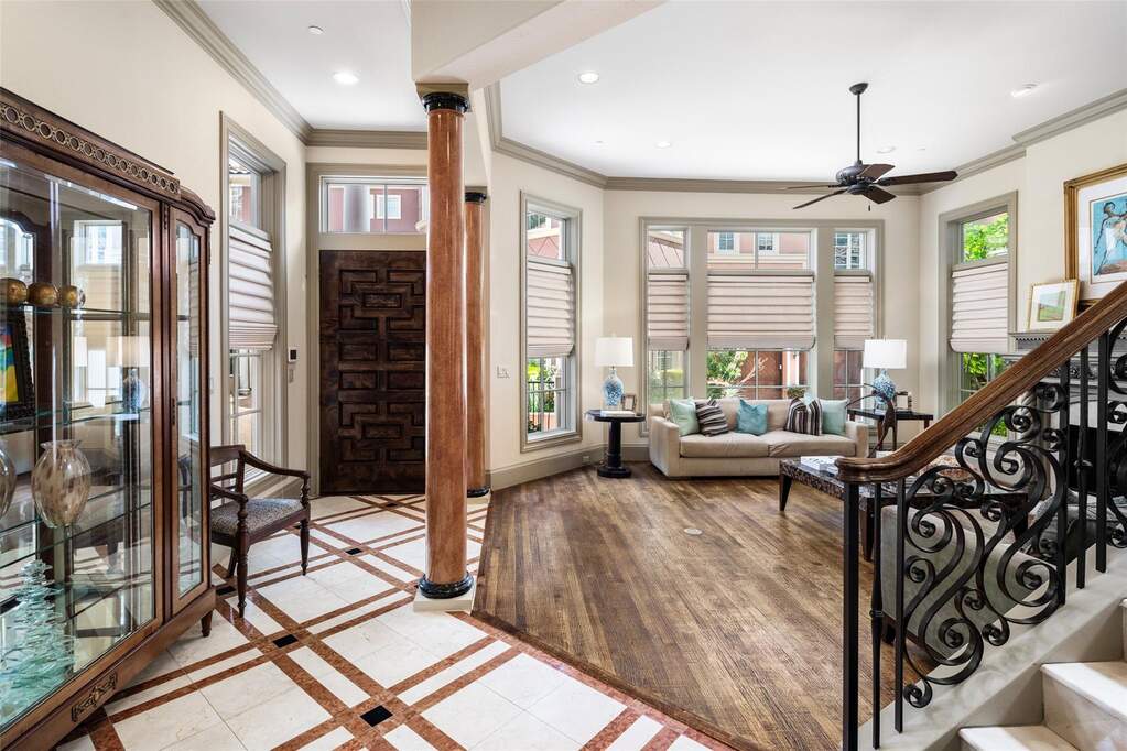 4 Bedroom Villa/Townhouse's Image 3