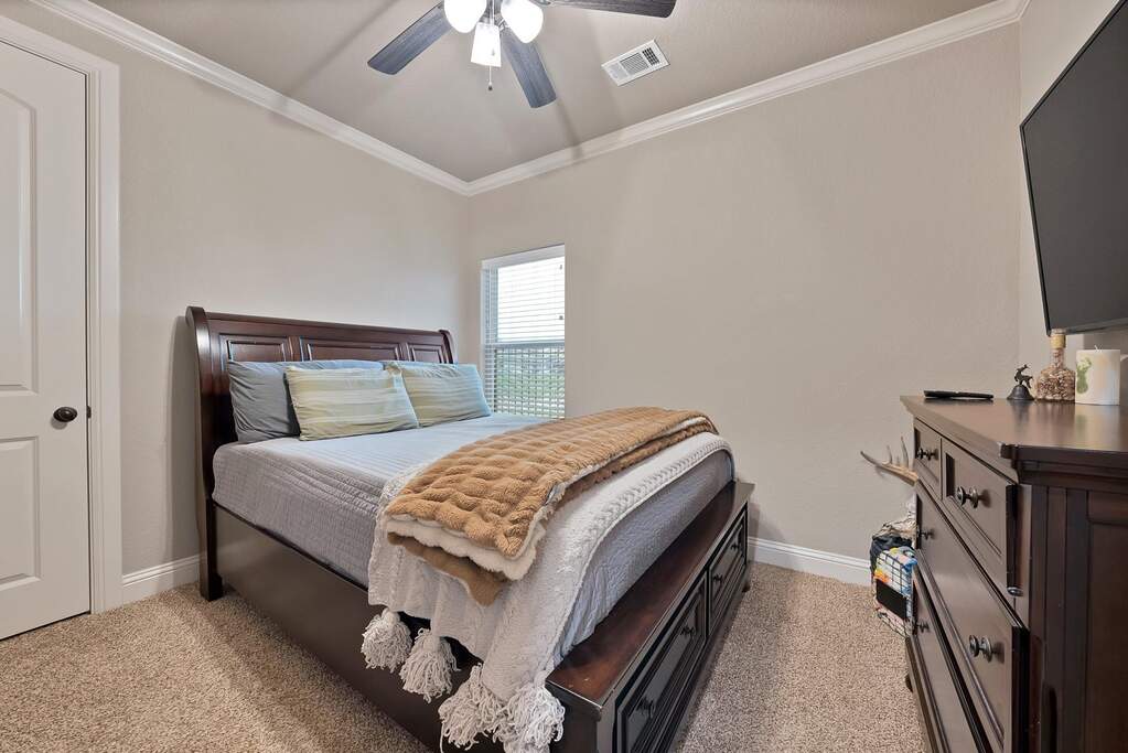 3 Bedroom Single Family Home/House's Image 14