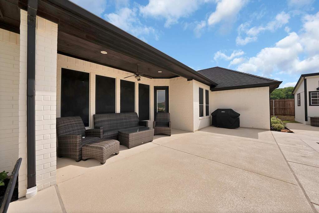 3 Bedroom Single Family Home/House's Image 28