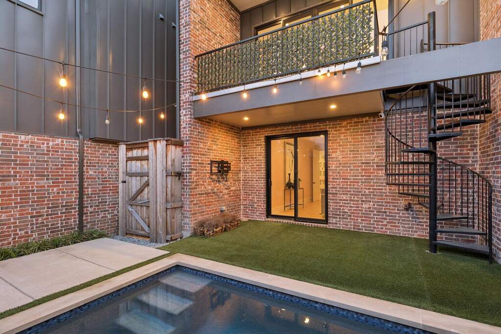 4 Bedroom Single Family Home/House's Image 28