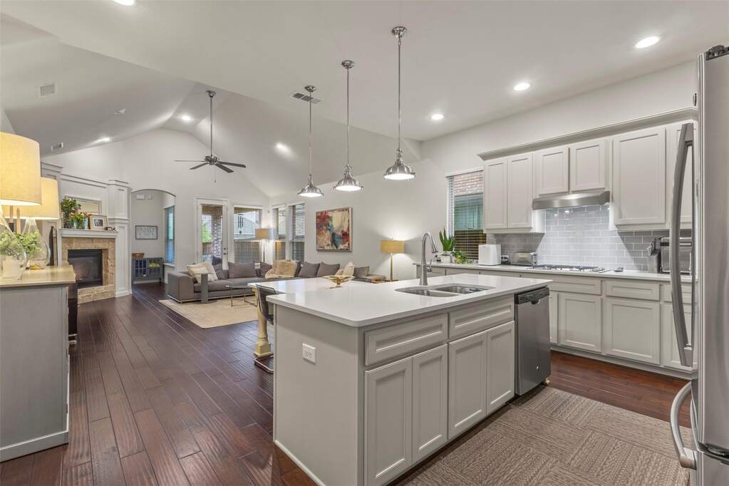 4 Bedroom Single Family Home/House's Image 7