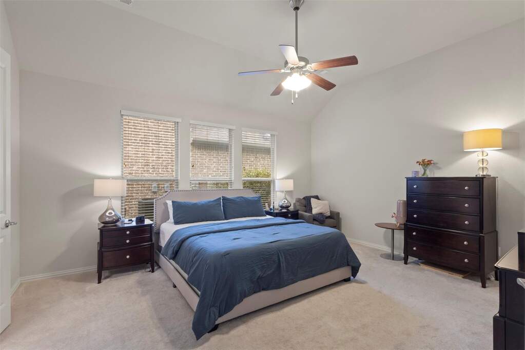 4 Bedroom Single Family Home/House's Image 9