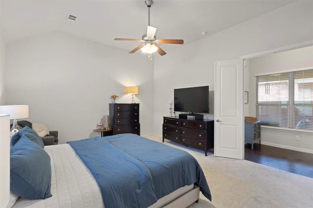 4 Bedroom Single Family Home/House's Image 11