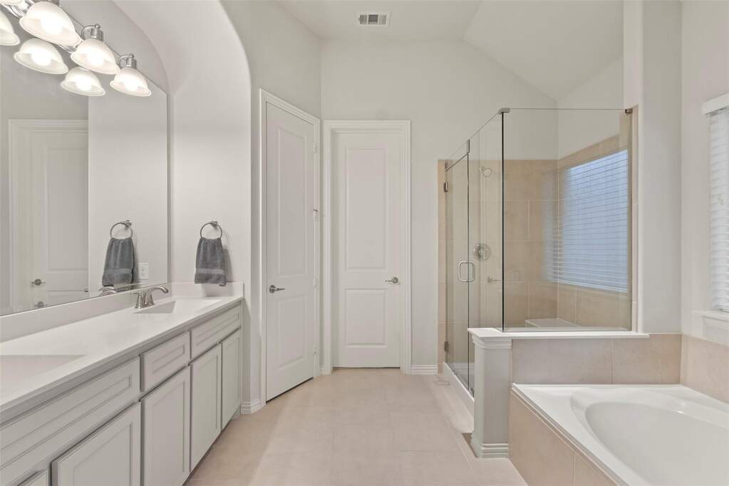 4 Bedroom Single Family Home/House's Image 12