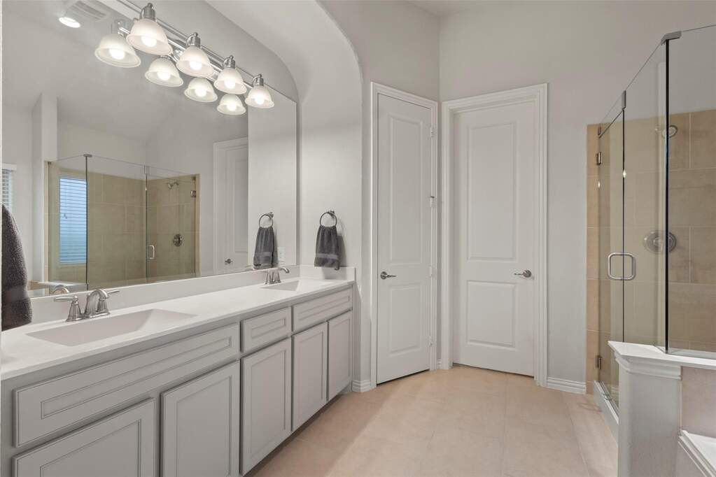 4 Bedroom Single Family Home/House's Image 13