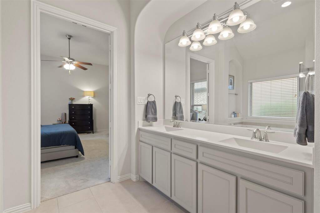 4 Bedroom Single Family Home/House's Image 15