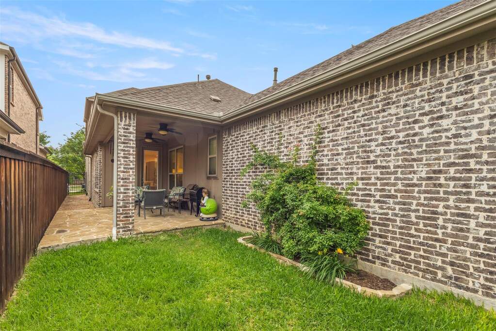 4 Bedroom Single Family Home/House's Image 28