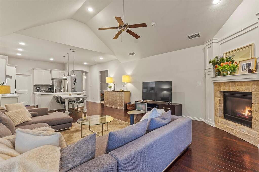 4 Bedroom Single Family Home/House's Image 5
