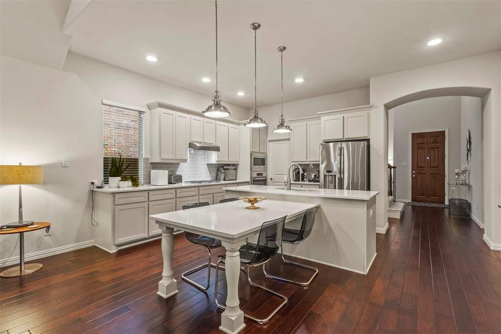 4 Bedroom Single Family Home/House's Image 6