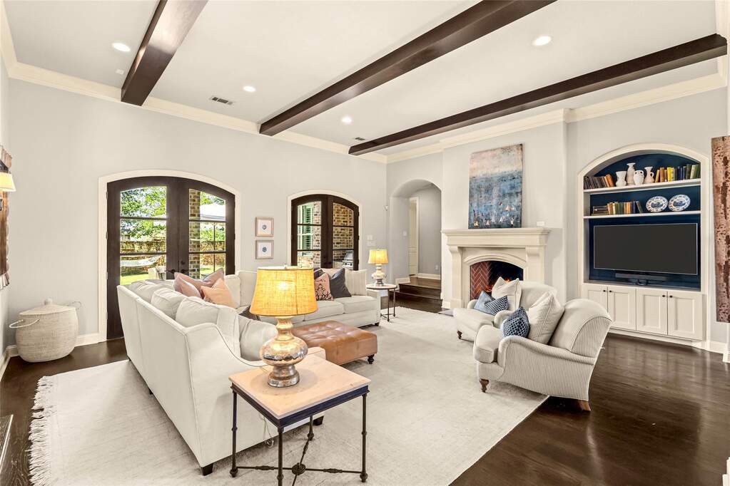 5 Bedroom Single Family Home/House's Image 7