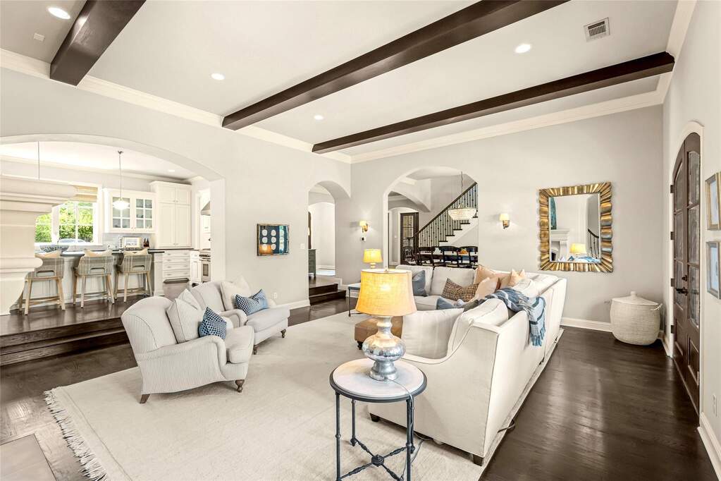5 Bedroom Single Family Home/House's Image 9
