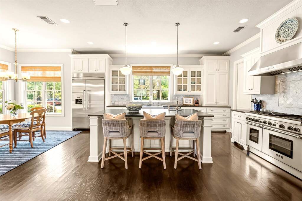 5 Bedroom Single Family Home/House's Image 10