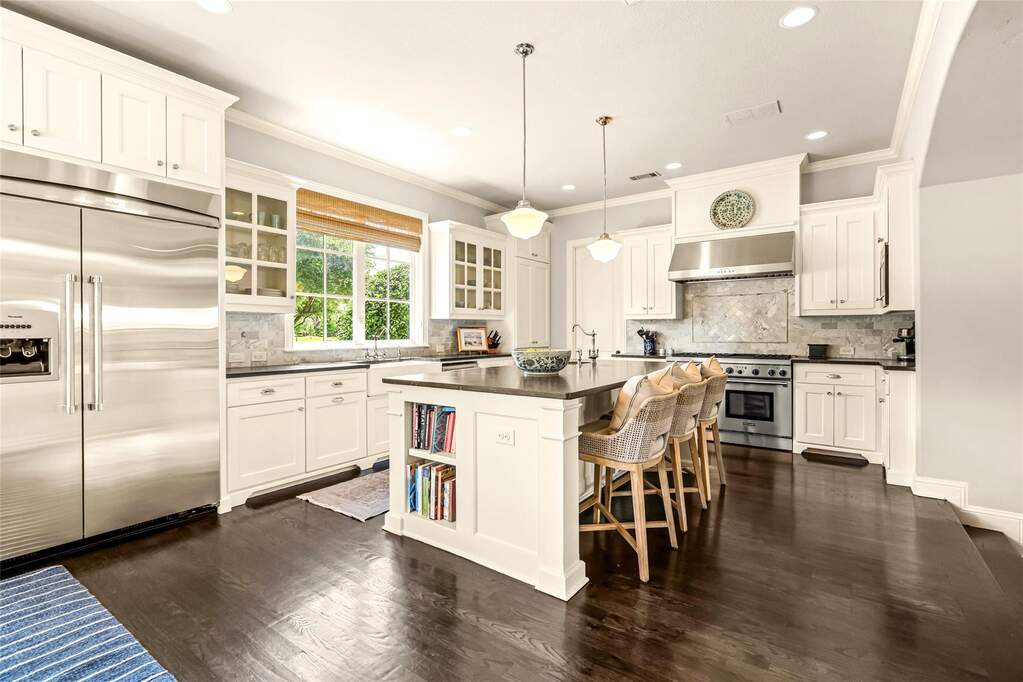 5 Bedroom Single Family Home/House's Image 11