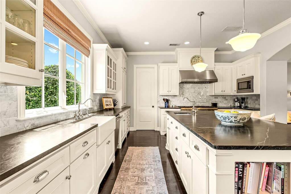 5 Bedroom Single Family Home/House's Image 12