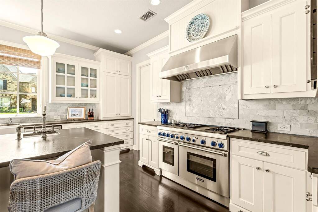 5 Bedroom Single Family Home/House's Image 13