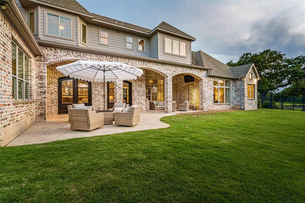 5 Bedroom Single Family Home/House's Image 18