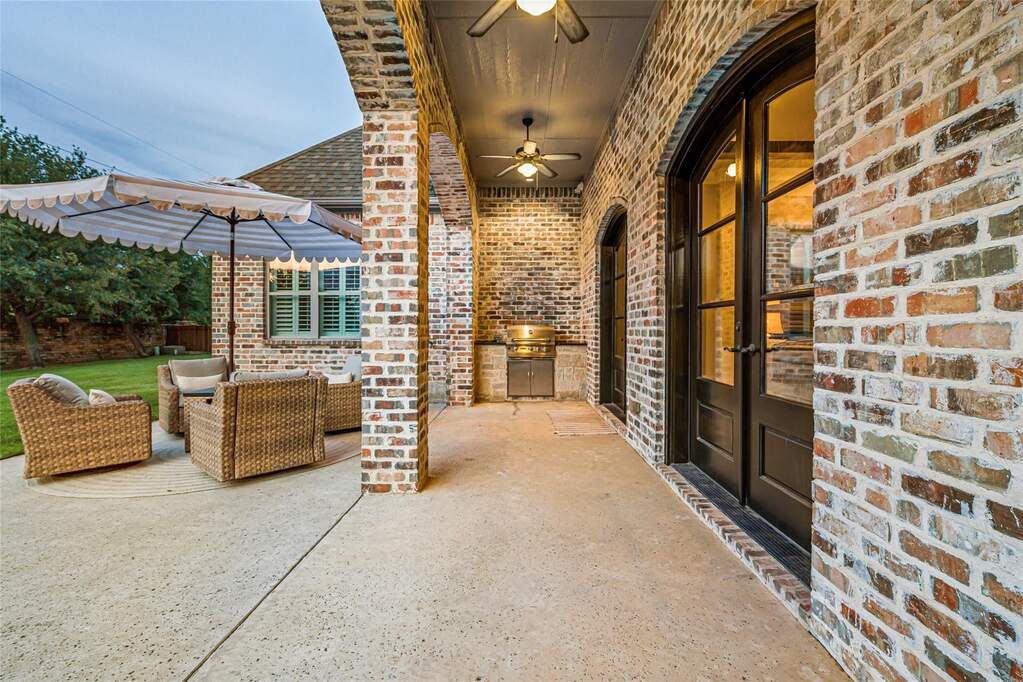 5 Bedroom Single Family Home/House's Image 19