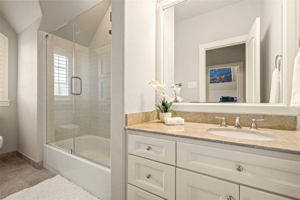 5 Bedroom Single Family Home/House's Image 35