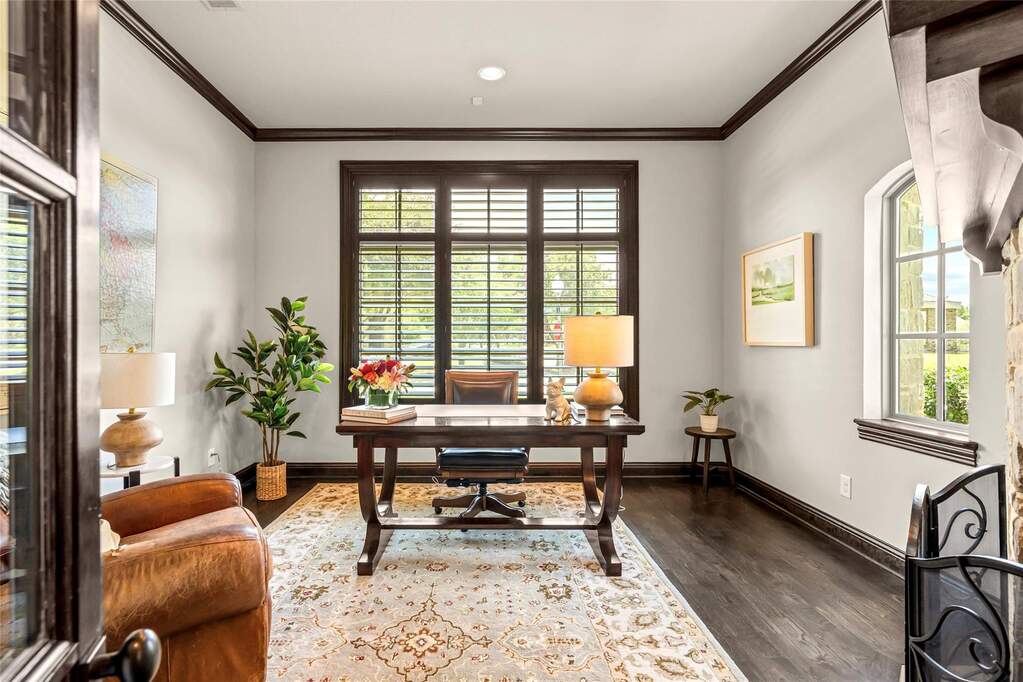 5 Bedroom Single Family Home/House's Image 4