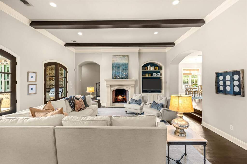 5 Bedroom Single Family Home/House's Image 6