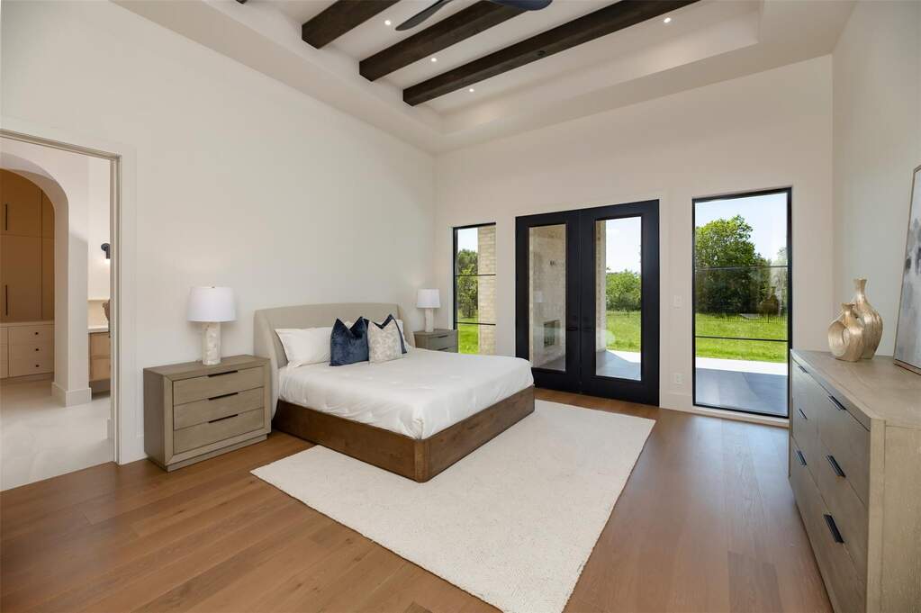 5 Bedroom Single Family Home/House's Image 10
