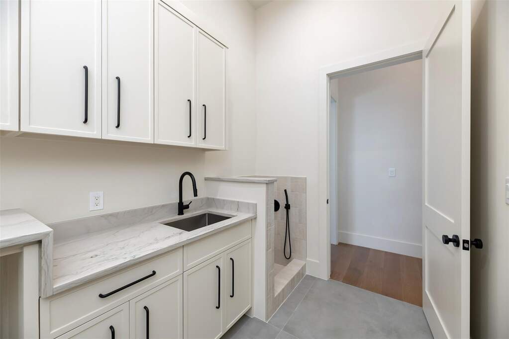 5 Bedroom Single Family Home/House's Image 18