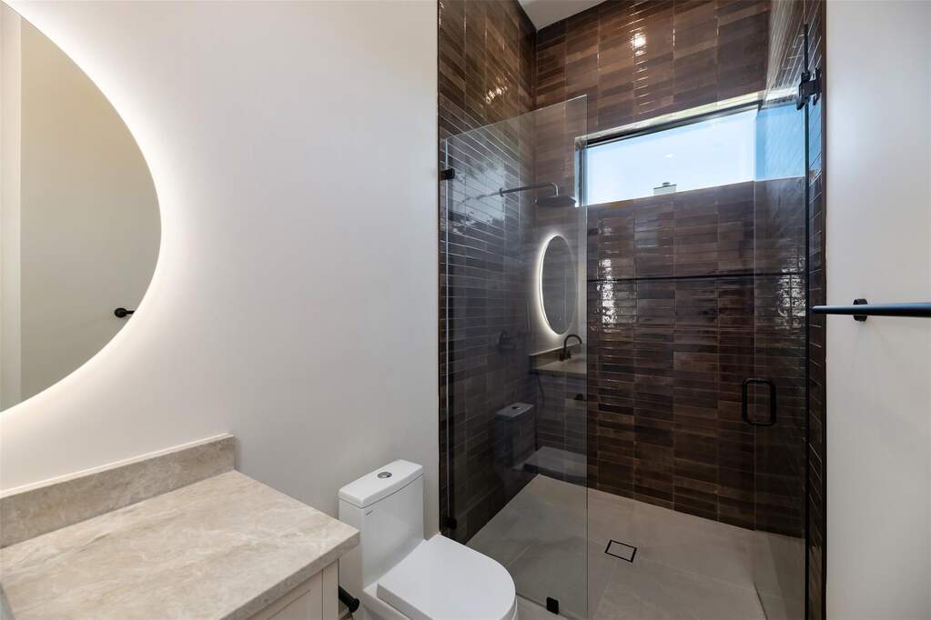 5 Bedroom Single Family Home/House's Image 21