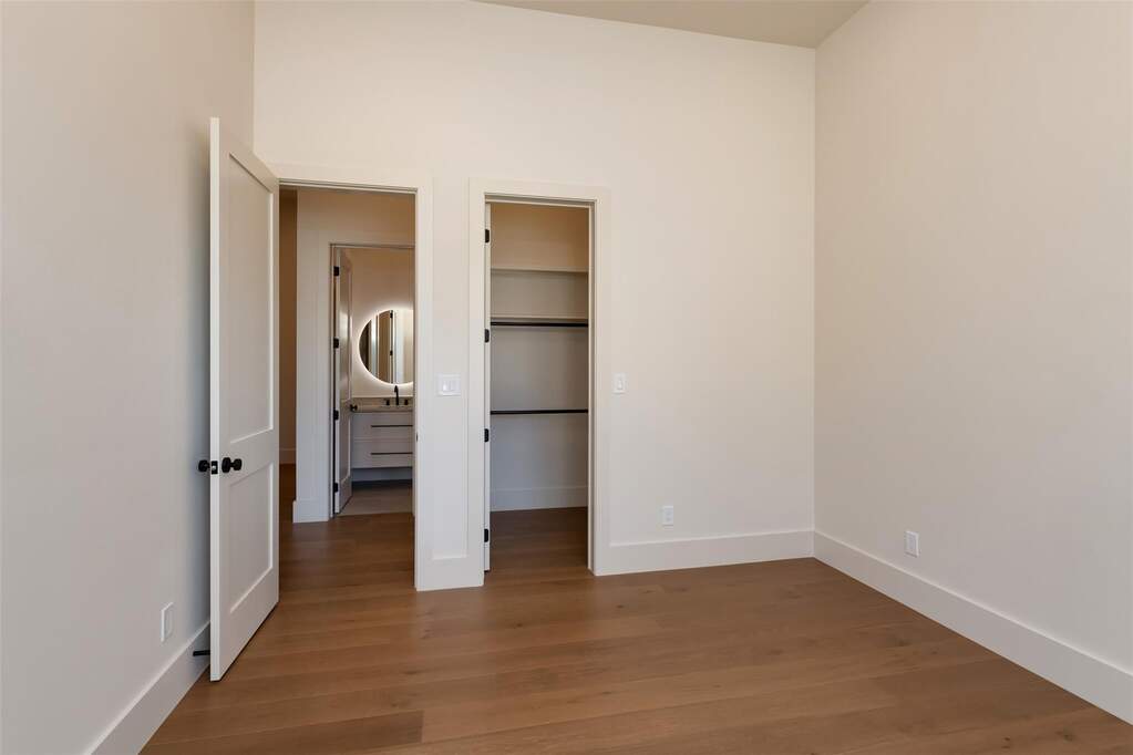 5 Bedroom Single Family Home/House's Image 23