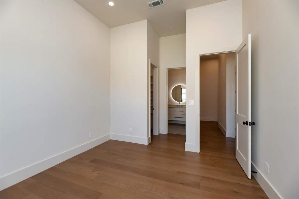 5 Bedroom Single Family Home/House's Image 27