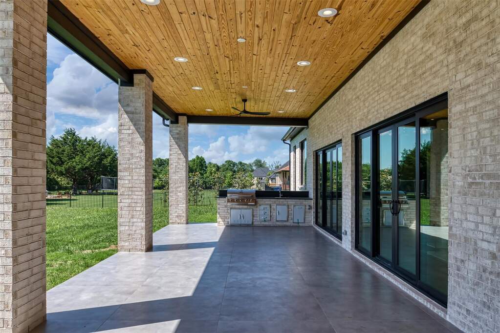 5 Bedroom Single Family Home/House's Image 30