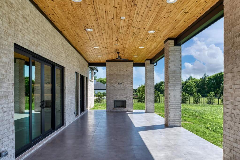 5 Bedroom Single Family Home/House's Image 31