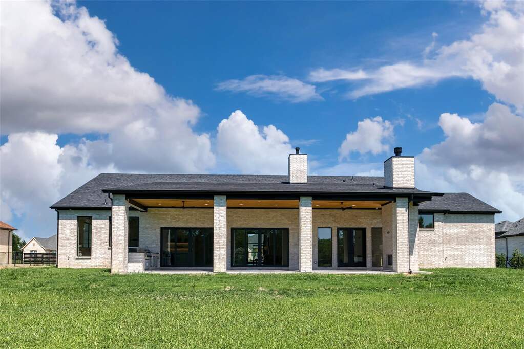 5 Bedroom Single Family Home/House's Image 32