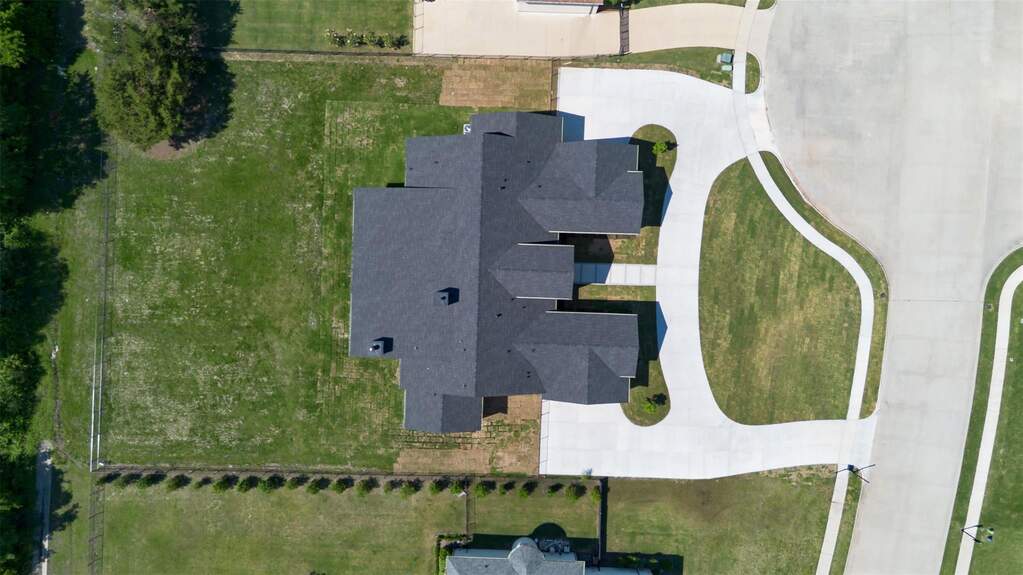 5 Bedroom Single Family Home/House's Image 33