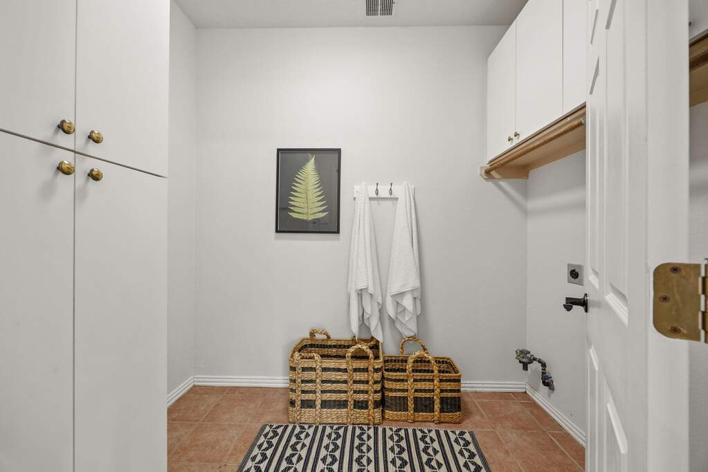 5 Bedroom Single Family Home/House's Image 31